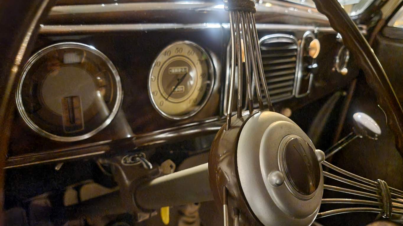Ford-de-luxe-roadster-1938-4650 Rare Care Assets