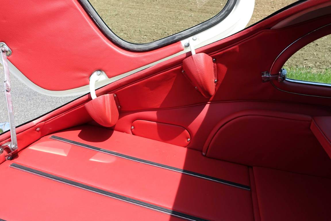 Jaguar E-Type S2+2 4,2 1970 822 Rare Care Assets Jaguar E-Type S2+2 4,2 1970 822 Rare Care Assets
